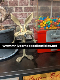 Looney Tunes Wile E Coyote Standing Classic Figurine Statue