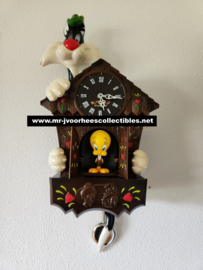 Looney Tunes Sylvester and Tweety Moving Vintage Cuckoo Clock