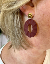 Oorbellen met bordeaux hanger
