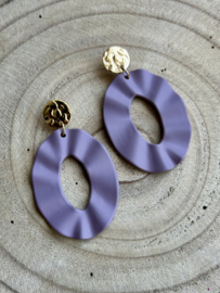 Oorbellen met paarse hanger