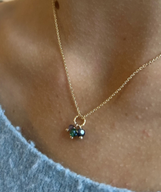 Ketting met unieke bedel V