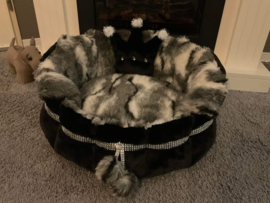 Luxe mand met pompoms 50 dia zwart/grijs 