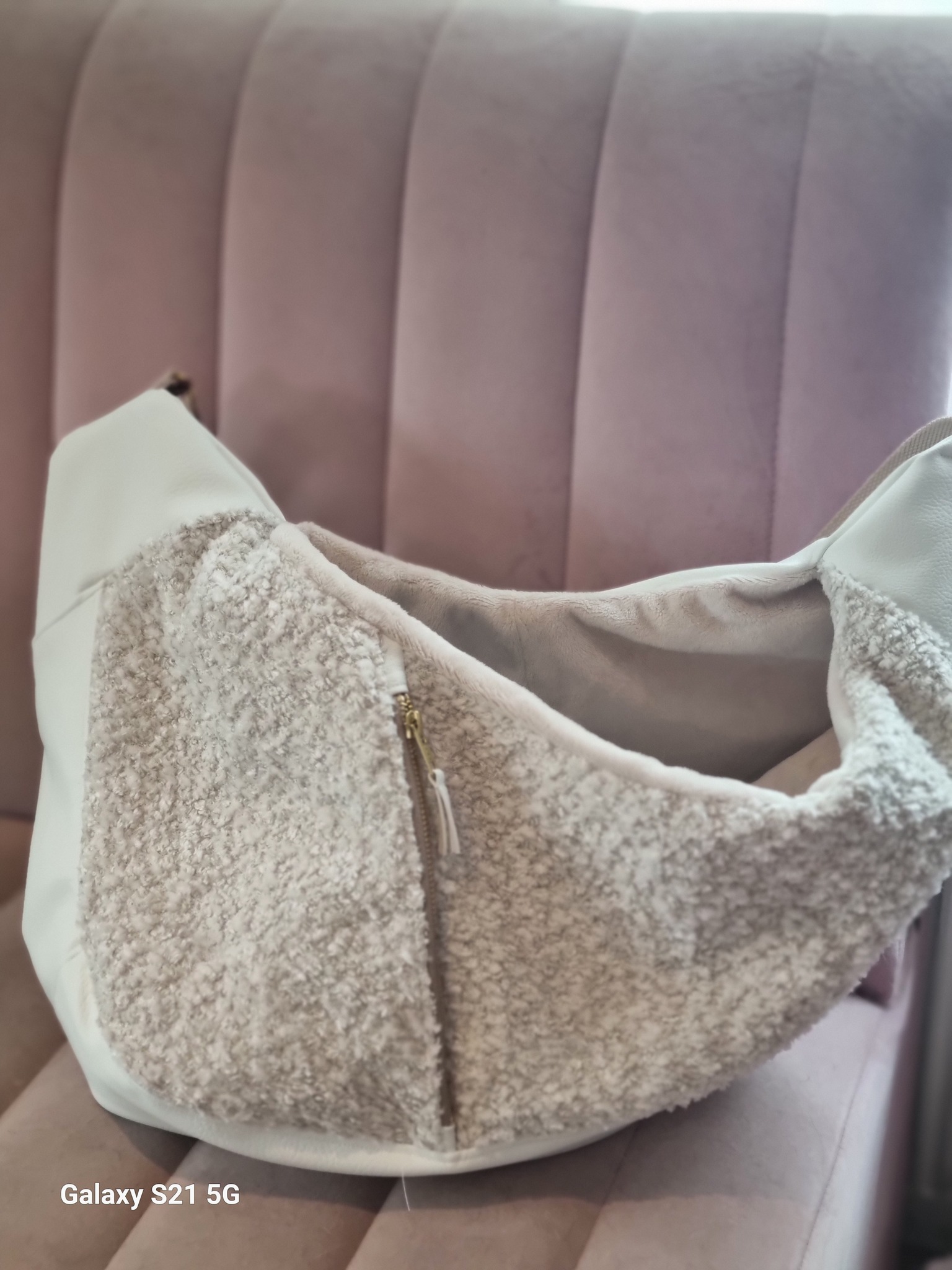 Fifi  Nieuwe collection draagtas  creme vegan/ curl  leder medium