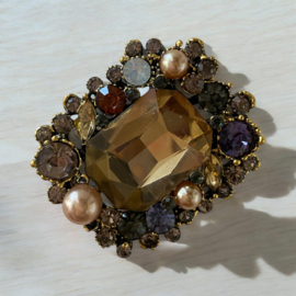 broche brown
