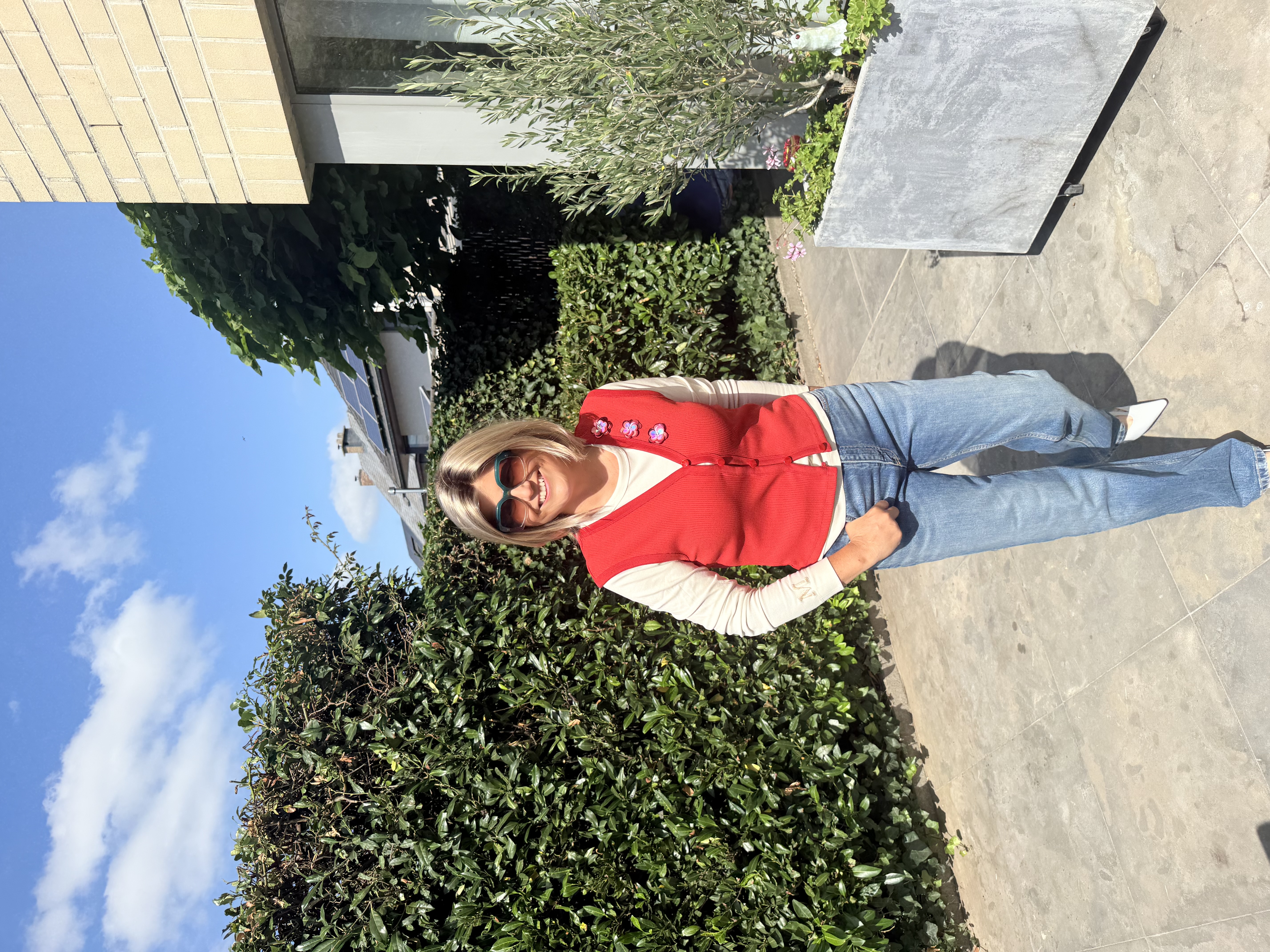 Vest red large