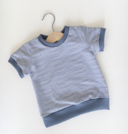 T- shirt Smalle Streepjes Lichtblauw Maat 86
