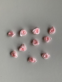 Zakje kleine roosjes 10mm (10 stuks)