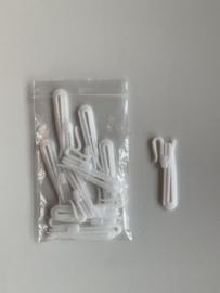 Zakje per 10 stuks witte kunststof  verstelbare inschuif gordijnhaken  (75mm )