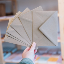 Bruine kraft envelop