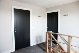6 Planks Ongelijke Freeslijndeur - Zwart - Extra Large - Maatwerkdeur t/m 1200 x 3000 mm