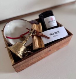 Space Clearing Set met Tibetaanse Bel, Palo Santo en Himalaya Zout