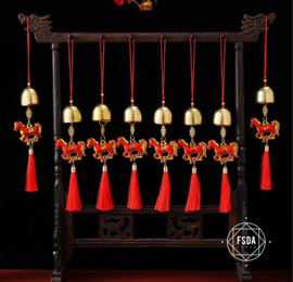 Feng Shui Amulet voor Welvaart - Vuur Paard en Gouden Bel