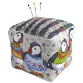 Woolly Puffins - spelden-en naalden kussentje