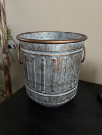 Zinken pot met ringen