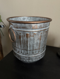 Zinken pot met ringen