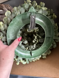 Eucalyptus krans  voor op een schaal