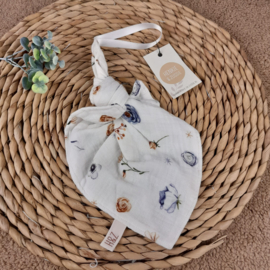 Baby speendoekje offwhite met blauwe rozen