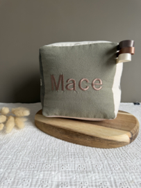 Geboortekubus met naam & geboortebloem - jongen