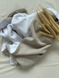 Deken light knit zand & bamboo teddy