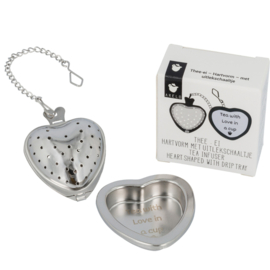 Thee -ei hartjesvorm met uitlekschaaltje