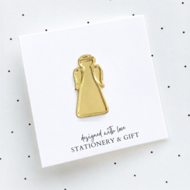 Goudkleurige Engel pin op cadeaukaartje