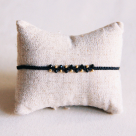 Macramé armband met  zwart