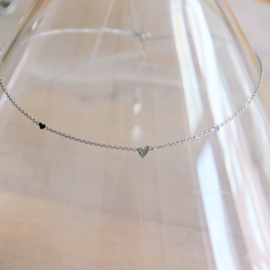 Edelstalen fijne ketting met 3 mini hartjes - goud en zilver