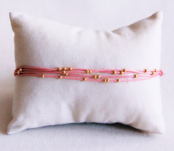 Viervoudige satijnen armband in Roze of Mint