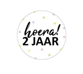 Sluitstickers "hoera 2 jaar"