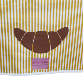 Amour Croissant table linen