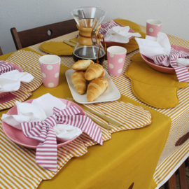 Amour Croissant table linen