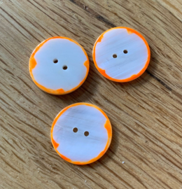 knopen in schelp look oranje (3stuks) 20mm