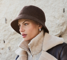 hocaurelia hat 1533-4082