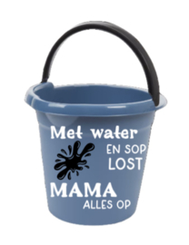 Met water en sop mama