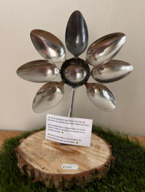 Bloem op houten schijf