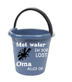 Met water en sop oma