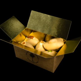 Box van 5 gevulde chocolade dadels - Gold