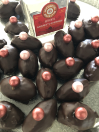 Box met 10 gevulde chocolade dadels - Puur amarenen