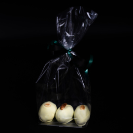 Gift bag with 3 chocolate dates - White