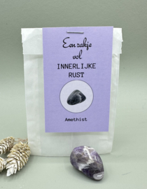 Een zakje vol Innerlijke rust  (Amethist knuffelsteentje)