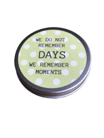 We do not remember days, we remember moments (groen)