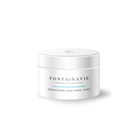 Exfoliating face tonic pads woman