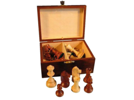 Staunton 4 in houten doos & een staunton 4 schaakbord