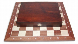 Staunton 5 in luxe doos met een st. 5 schaakbord