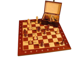 Staunton 4 in houten doos & een staunton 4 schaakbord
