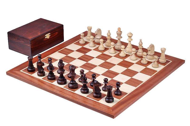 Staunton in houten doos met een staunton 5 schaakbord | |