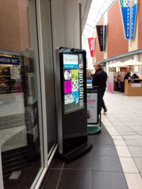 SLIMLINE Vrijstaande Poster Display 50 en 55 inch