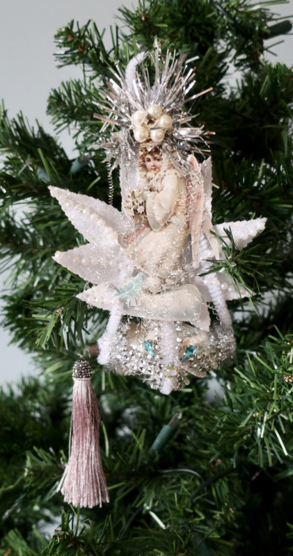 Victoriaanse kerst engel op zeppelin zilver