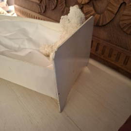 Brocante/vintage oud wit poppenbedje