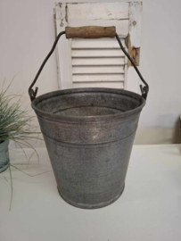 Mooie stoere zware zinken emmer